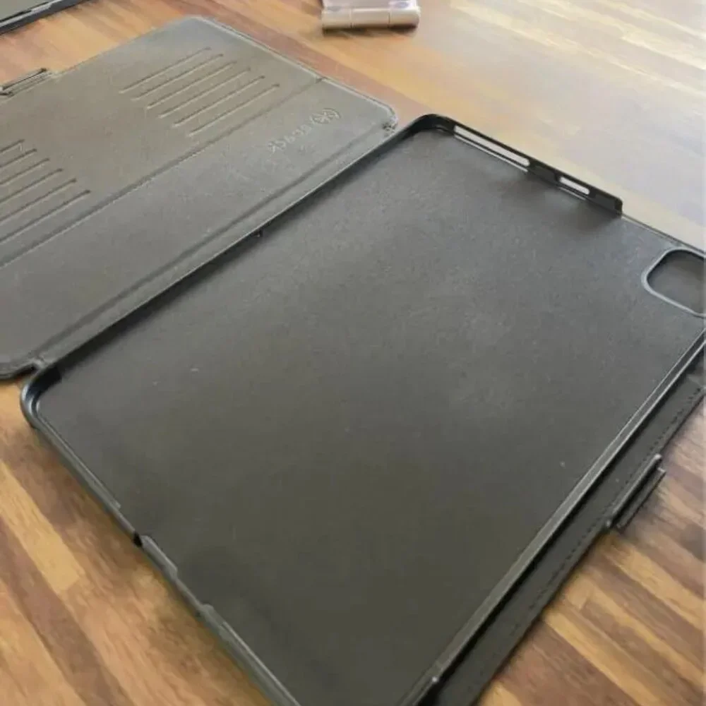 Speck - Balance Folio Case for Apple iPad Pro 11 2018- 2020  - Black